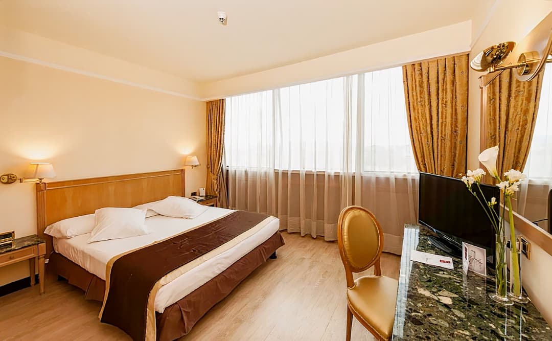 SHG HOTEL DE LA VILLE