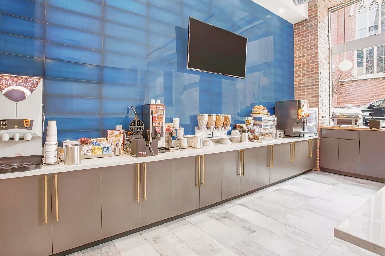 La Quinta Hotel & Suites by Wyndham Baltimore Downtown