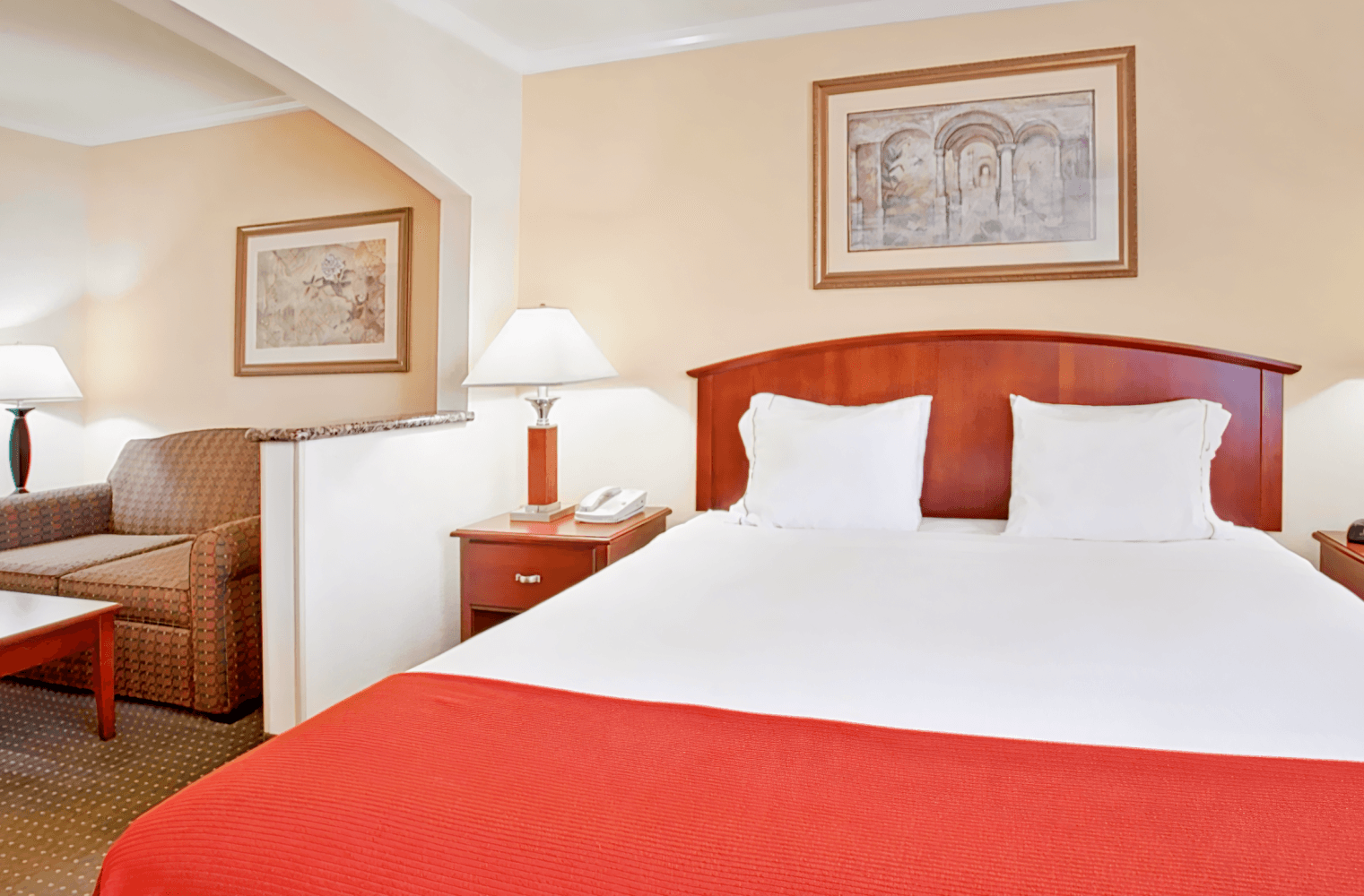 Holiday Inn Express & Suites Tucson Mall