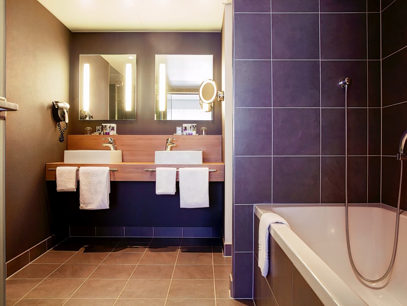 TRIBE Den Haag Centraal