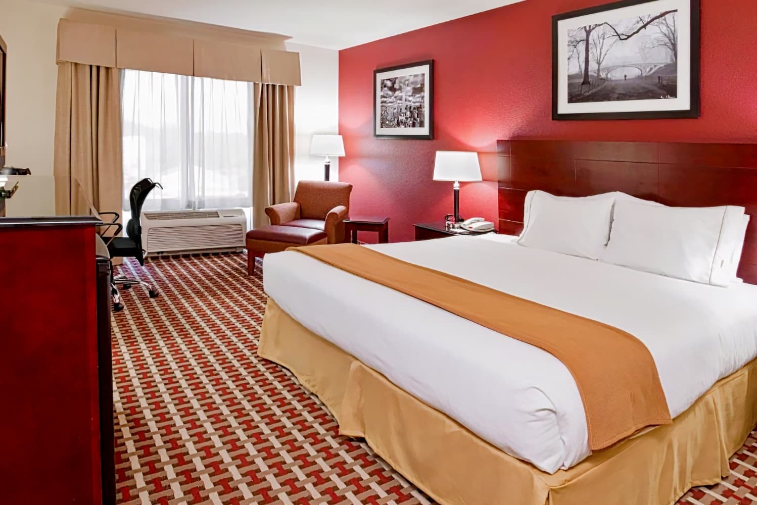 Holiday Inn Express Hotel & Suites Columbus University Area- Ohio State University