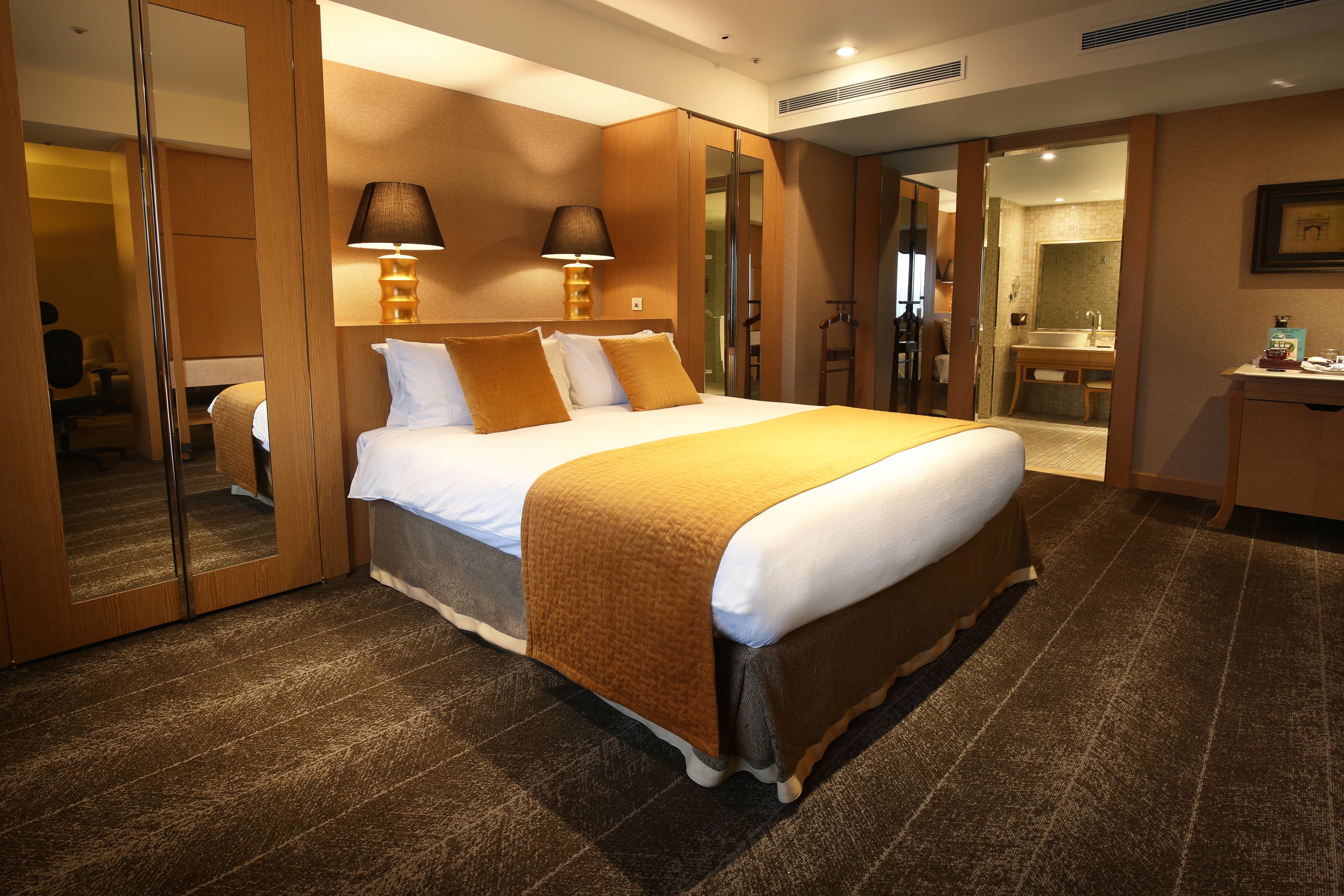 新莊翰品酒店 Chateau de Chine Hotel Xinzhuang