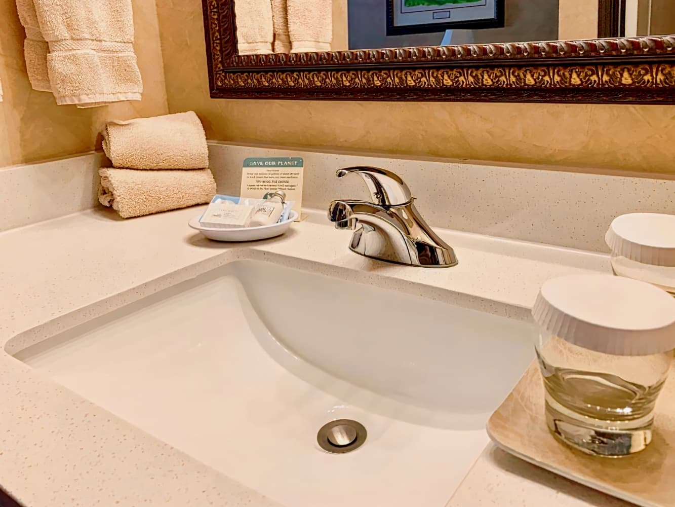 Irish Cottage Inn & Suites