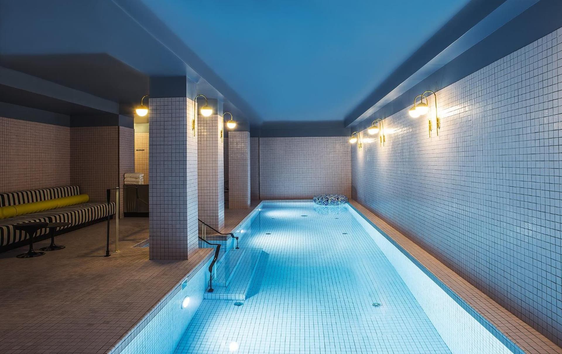 Hôtel du Rond-Point des Champs Elysées - Esprit de France