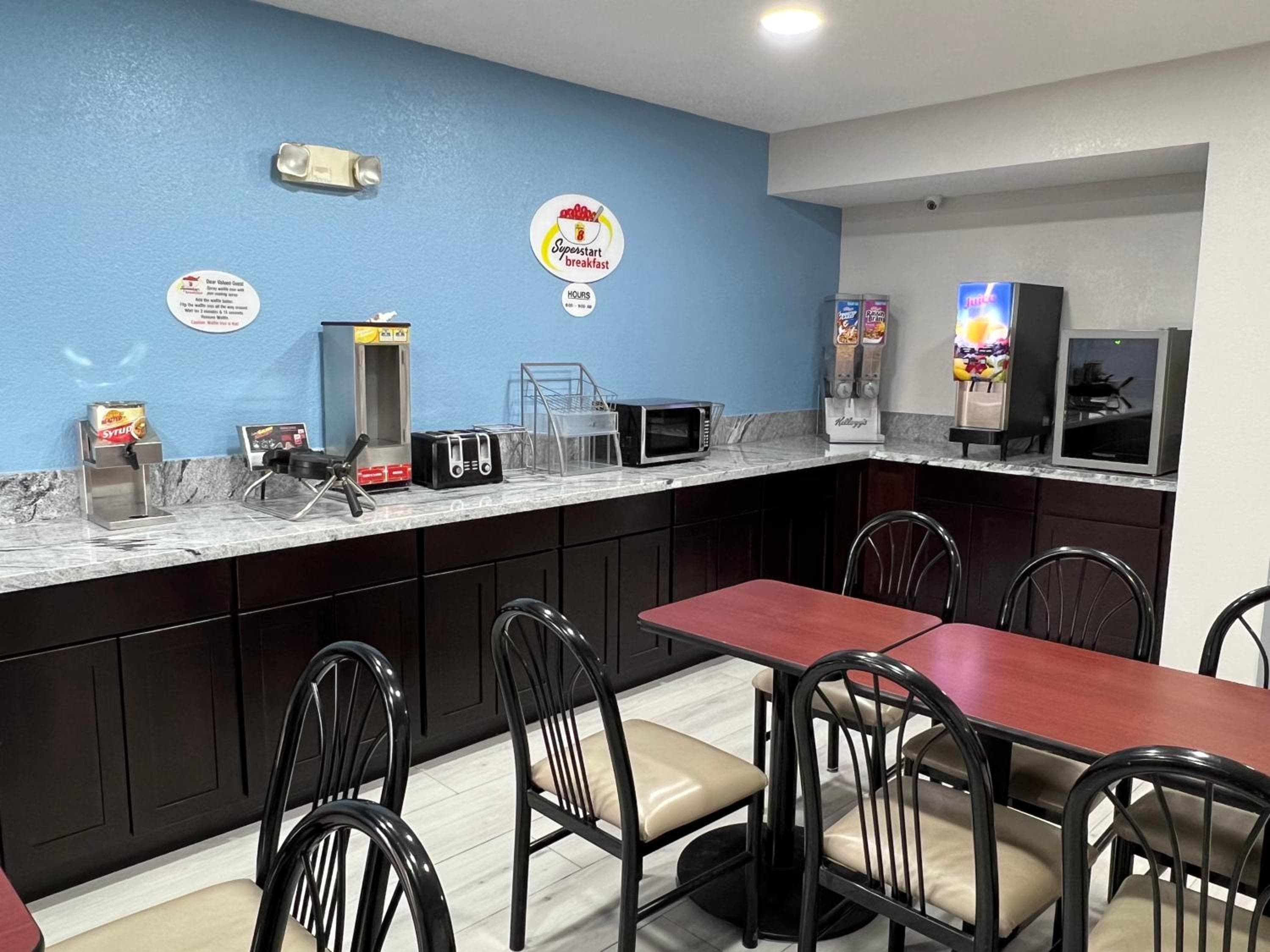 Super 8 by Wyndham Clemmons/Winston-Salem Area I-40