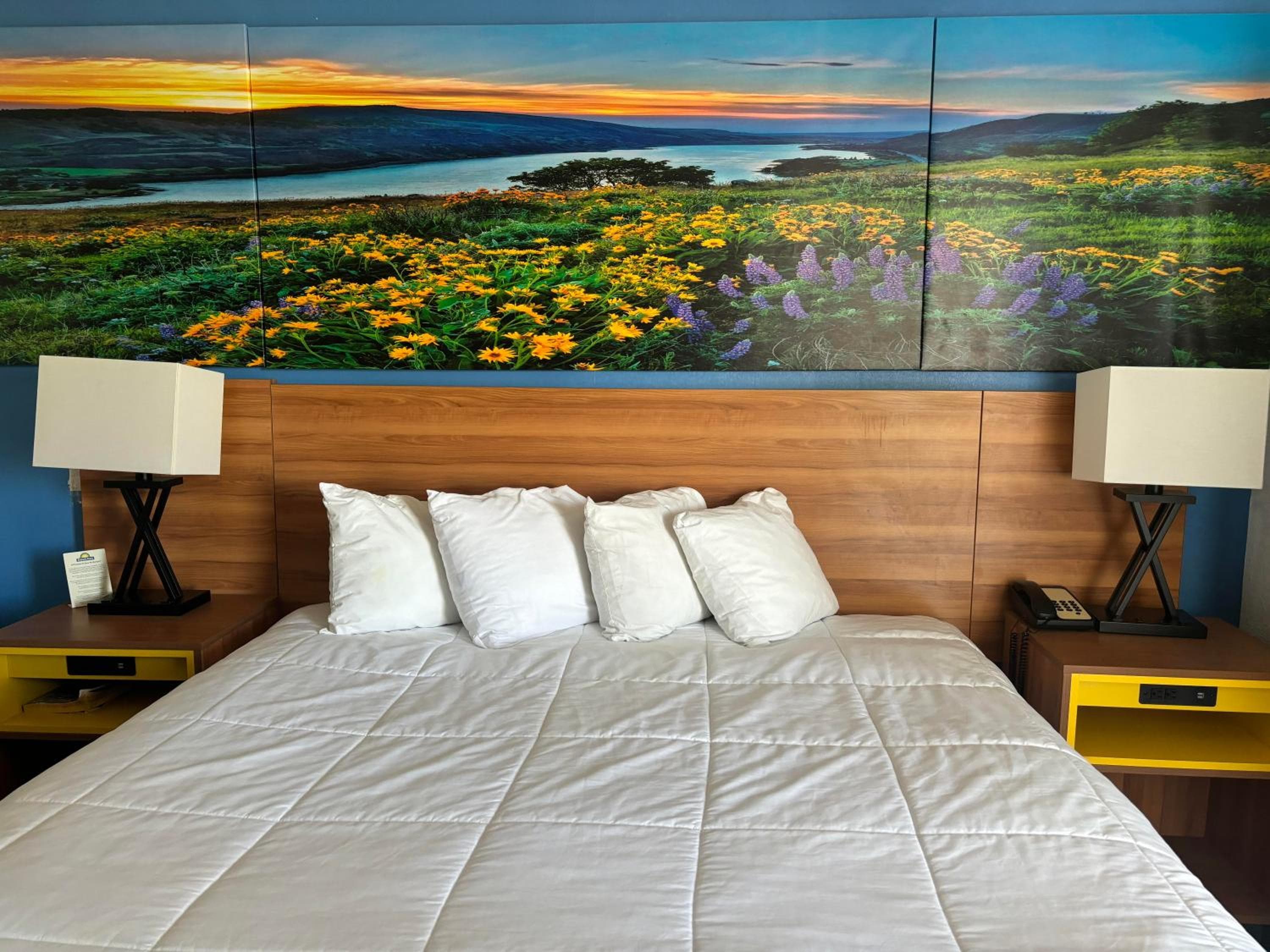 Days Inn & Suites by Wyndham Needles