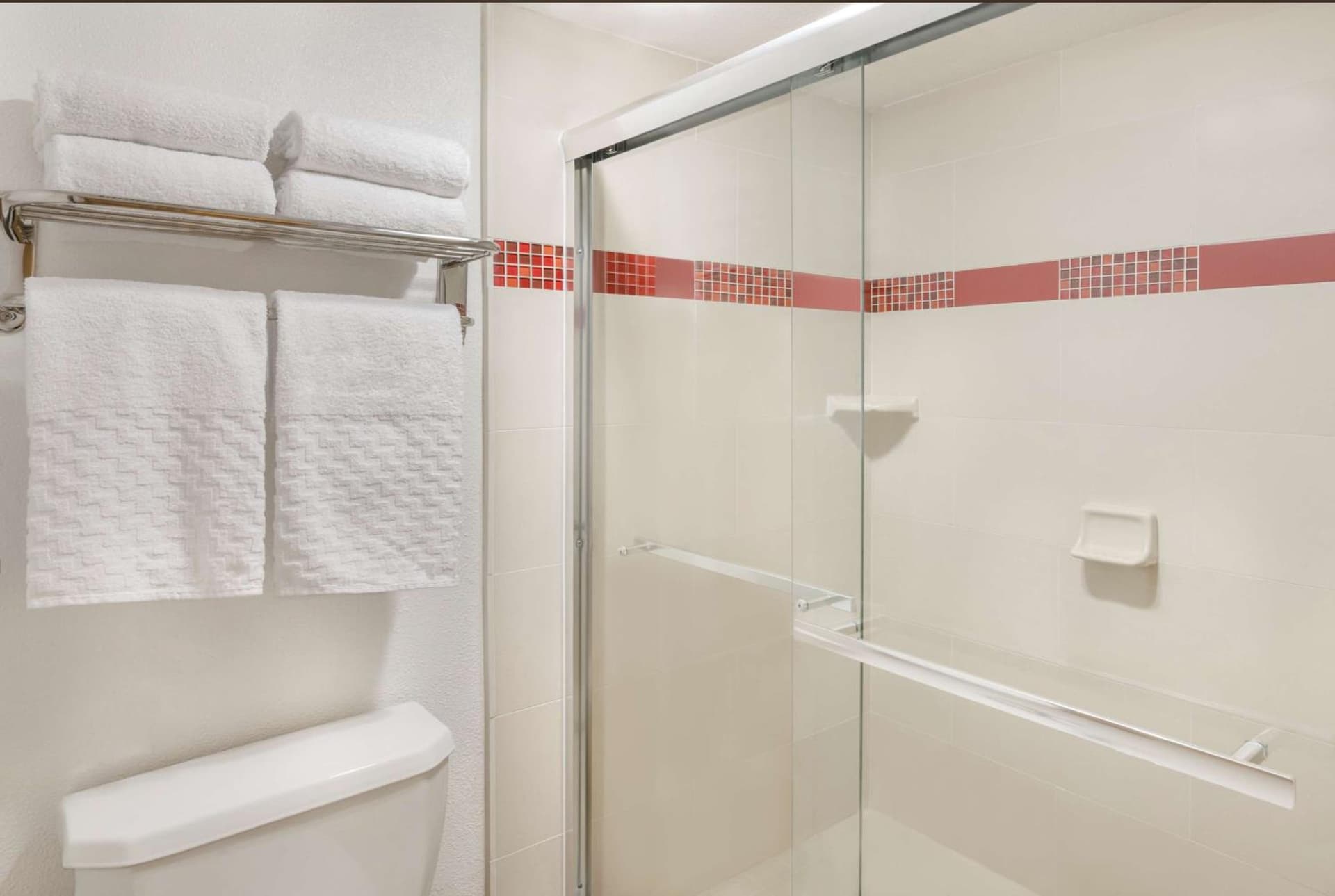 Best Western PLUS RAFFLES INN & SUITES
