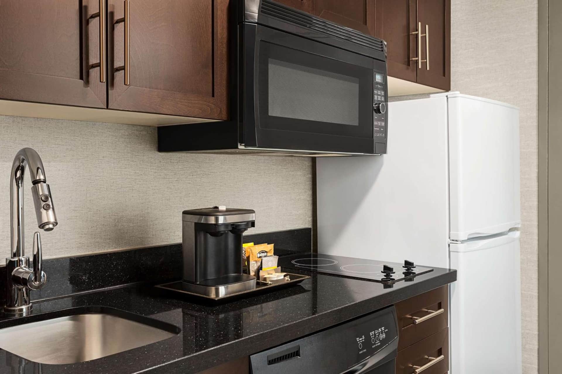 DoubleTree by Hilton Pointe Claire Montreal Airport West
