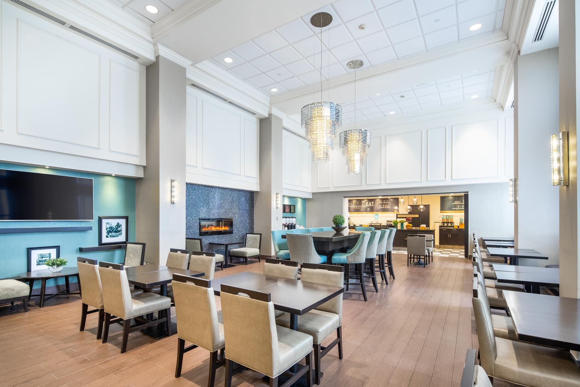 Hampton Inn & Suites by Hilton Toronto Airport