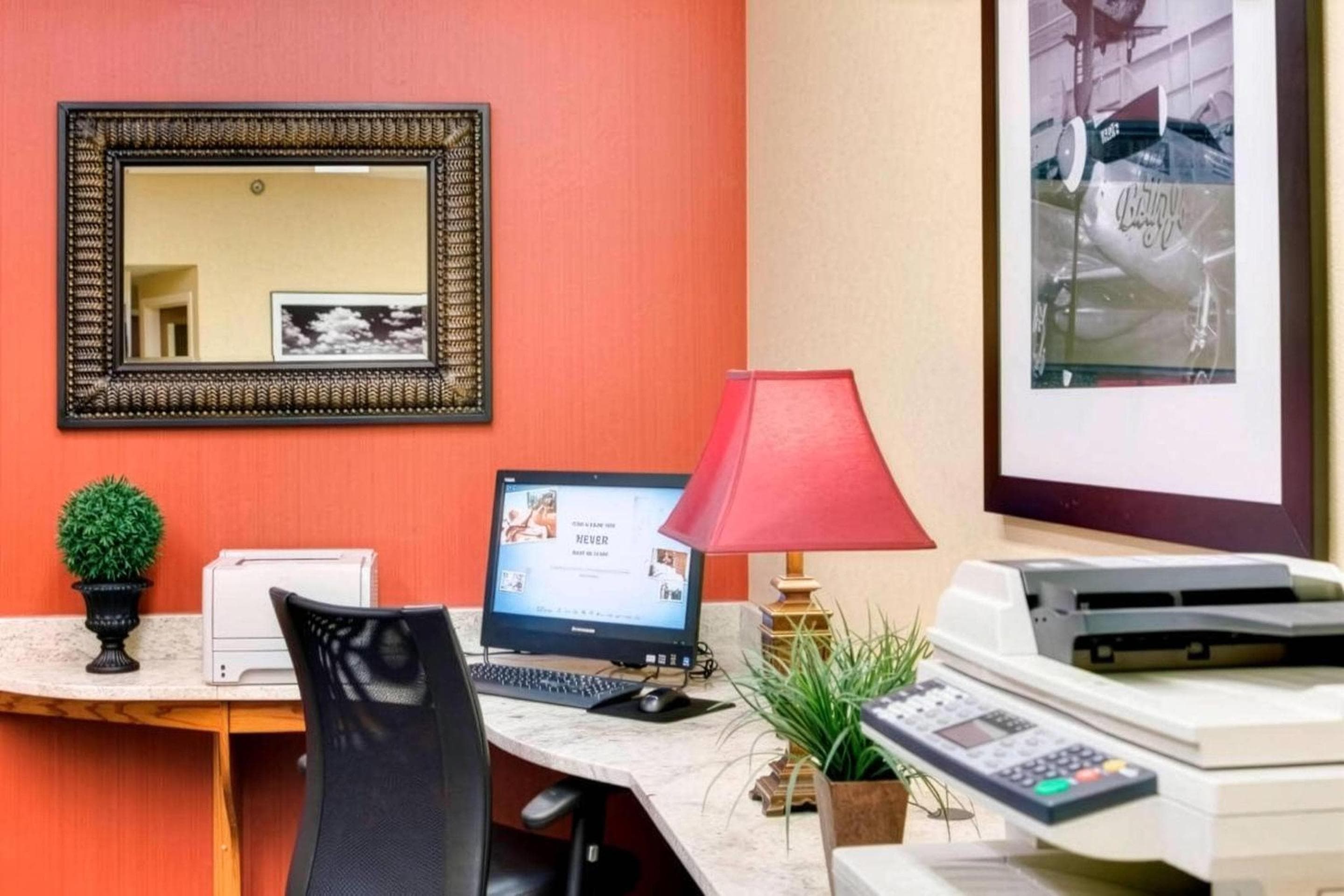 Pittsburgh Airport Inn and Suites