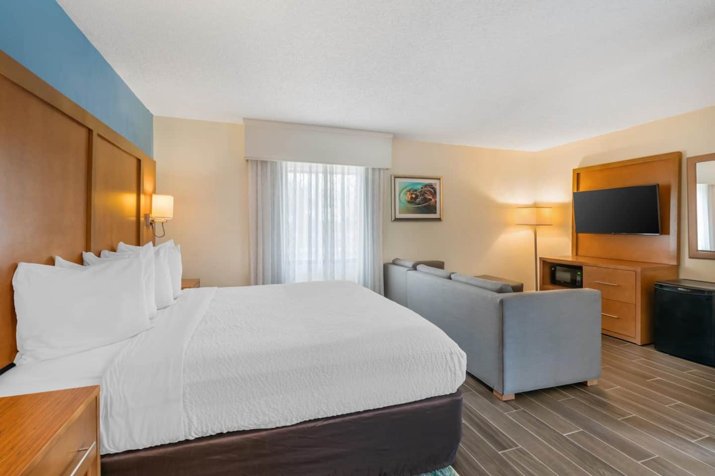 Tropical Winds Oceanfront Hotel