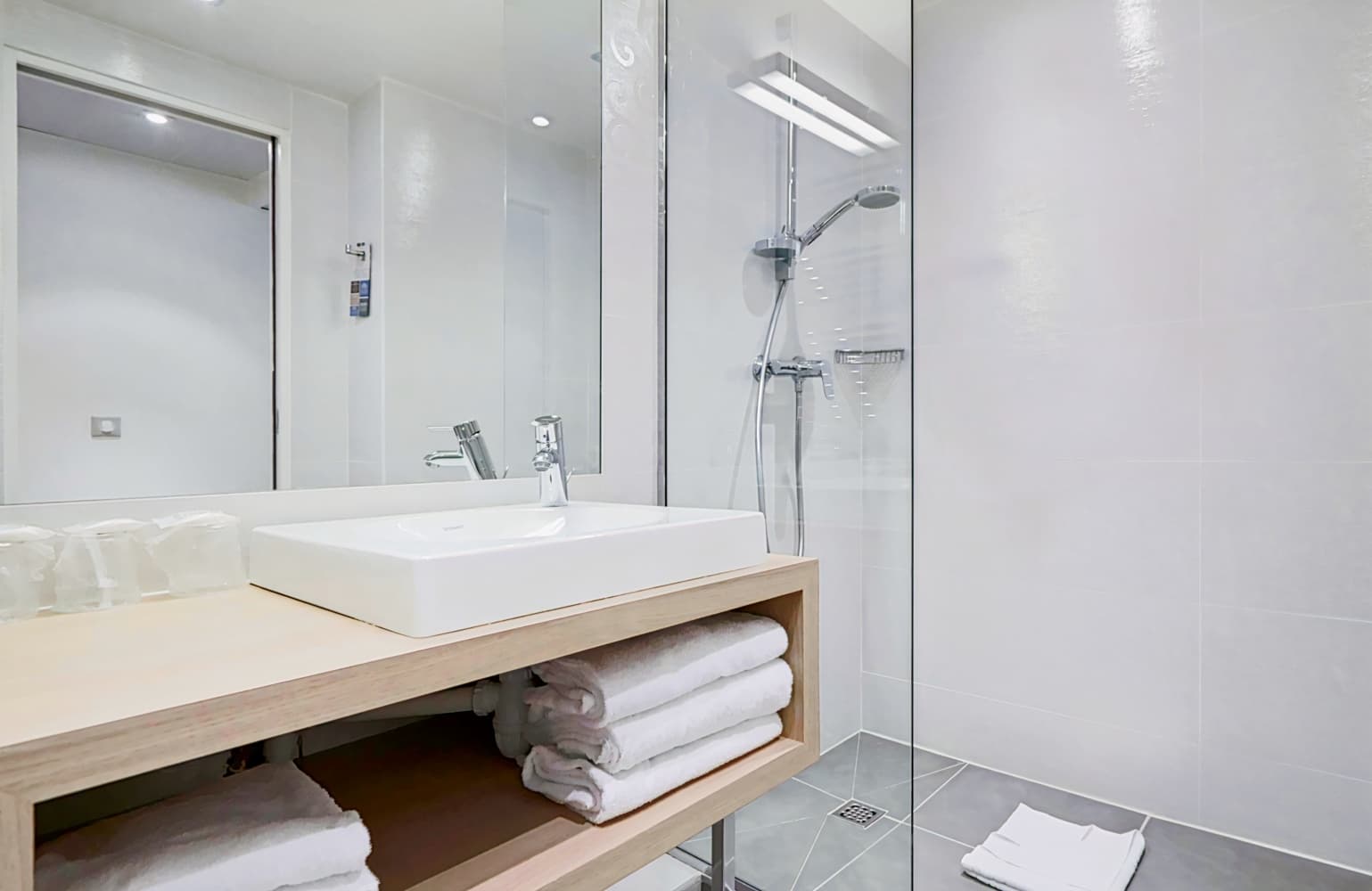 Kyriad Paris 18 - Porte de Clignancourt - Montmartre