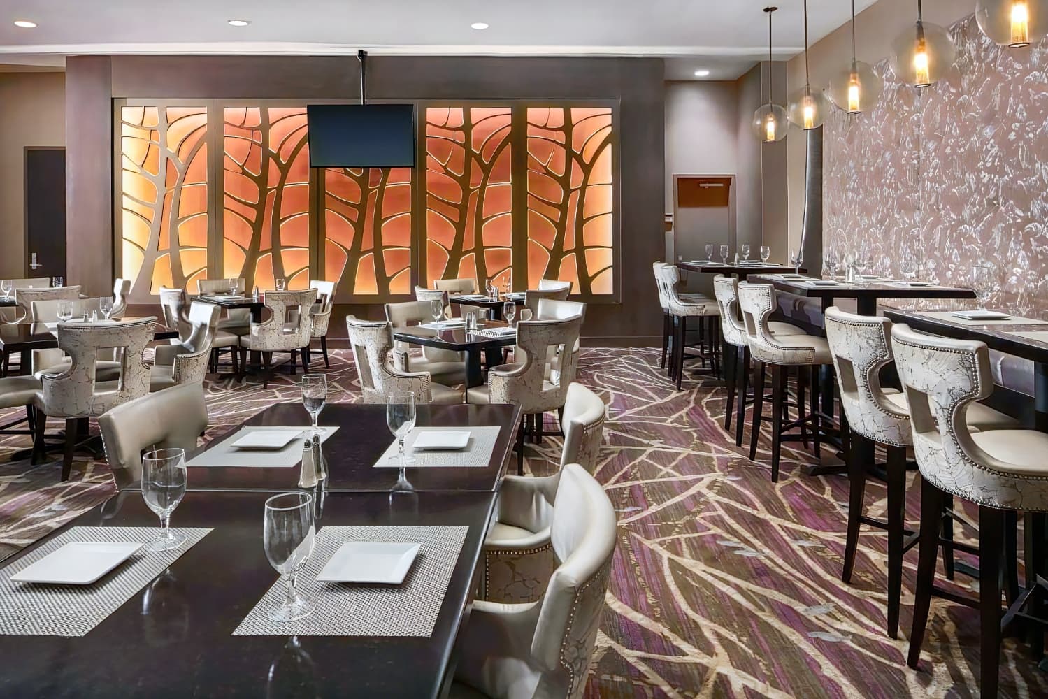 Embassy Suites by Hilton Crystal City National Airport